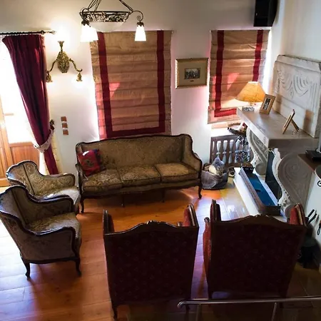 לינה וארוחת בוקר Townhouse In Near Delphi אראחובה