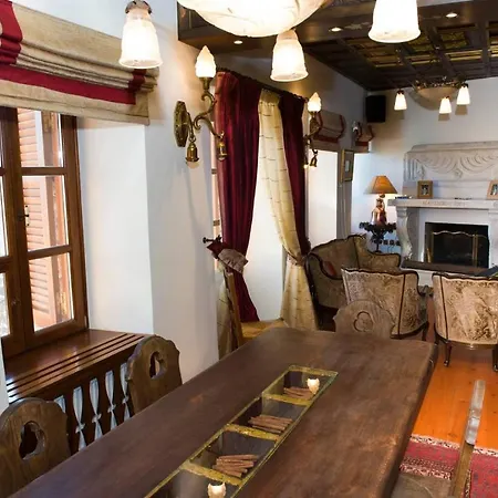 Townhouse In Near Delphi לינה וארוחת בוקר *