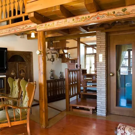 Townhouse In Near Delphi לינה וארוחת בוקר *