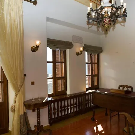 Townhouse In Near Delphi לינה וארוחת בוקר *