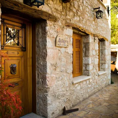 Townhouse In Near Delphi *