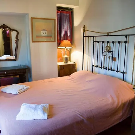 לינה וארוחת בוקר Townhouse In Near Delphi